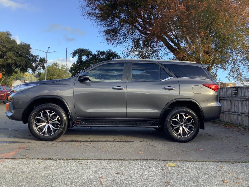 2018 Toyota Fortuner 4WD TRD 2.8DT SUV image 3