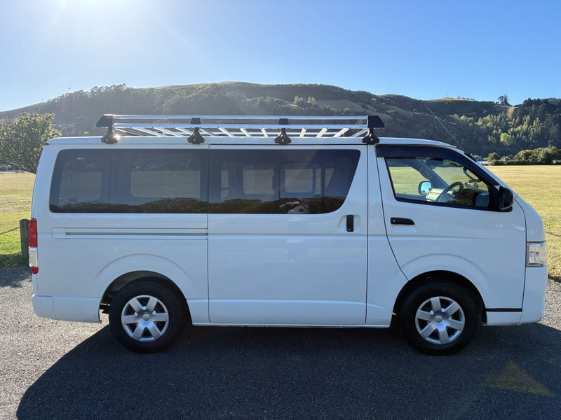 2018 Toyota Hiace 2.8D DX Long GL Package 5 Dr... image 3