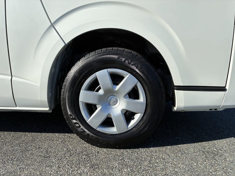 2018 Toyota Hiace 2.8D DX Long GL Package 5 Dr... image 4