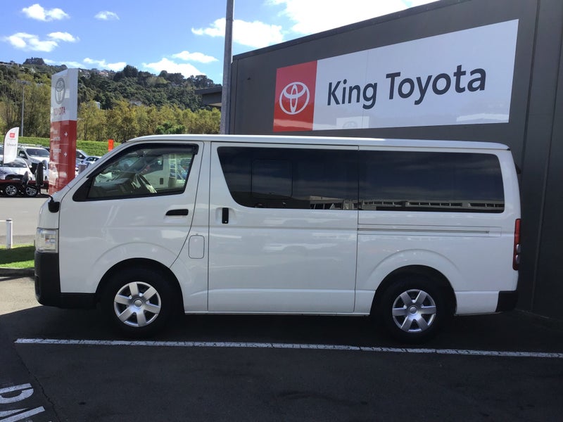 2018 Toyota Hiace 2.8L 6 seater image 2