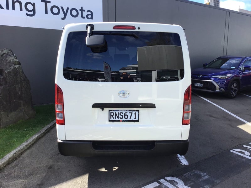 2018 Toyota Hiace 2.8L 6 seater image 3