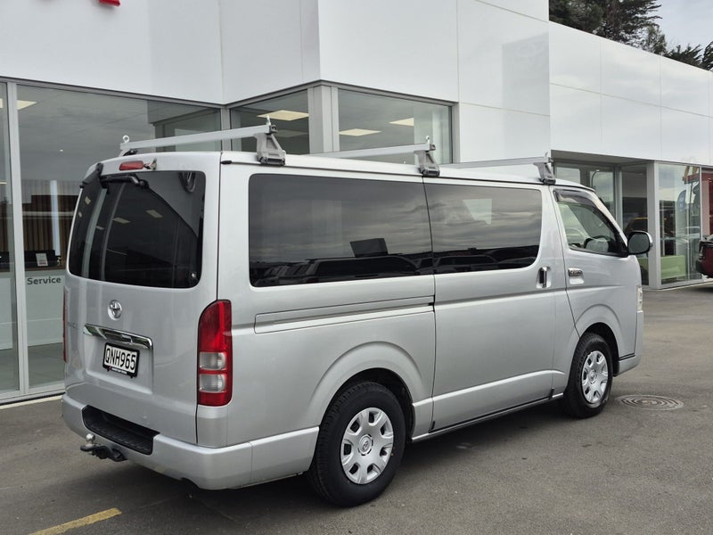 2018 Toyota Hiace ZL 2.8DT 2WD Auto image 3
