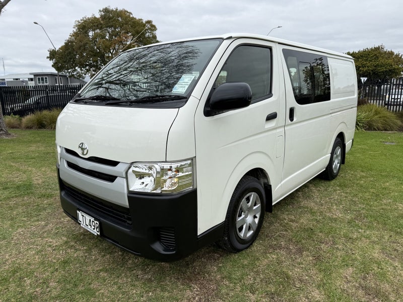 2018 Toyota Hiace ZL 3.0TD Half Panel Van Auto image 4