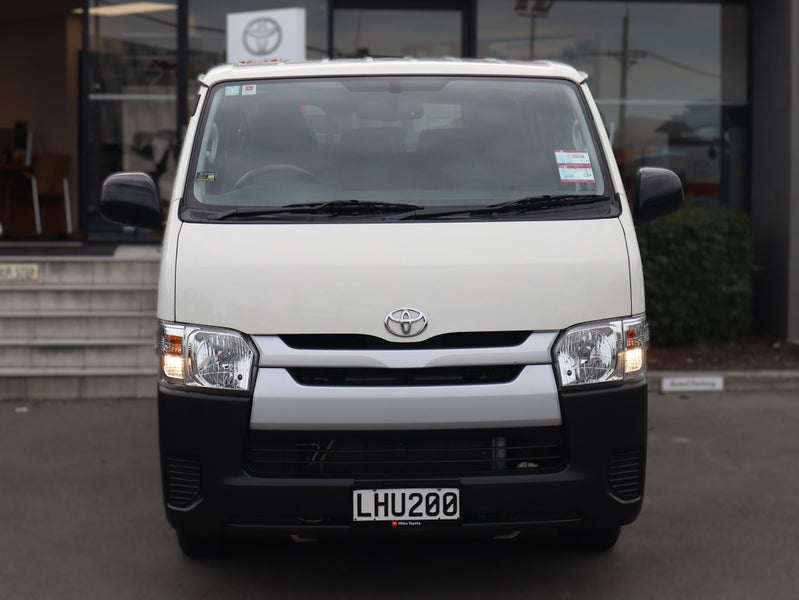 2018 Toyota Hiace ZL RWD 3.0L Turbo Diesel Minibus image 2