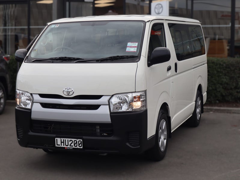 2018 Toyota Hiace ZL RWD 3.0L Turbo Diesel Minibus image 3
