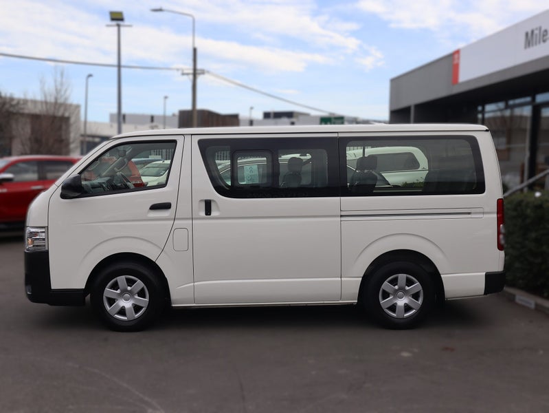 2018 Toyota Hiace ZL RWD 3.0L Turbo Diesel Minibus image 4