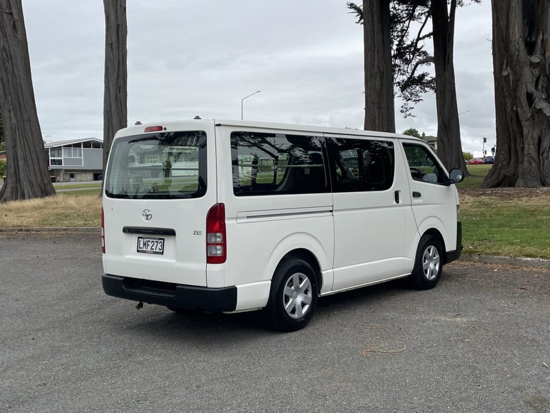 2018 Toyota Hiace ZL RWD 3.0TD image 4
