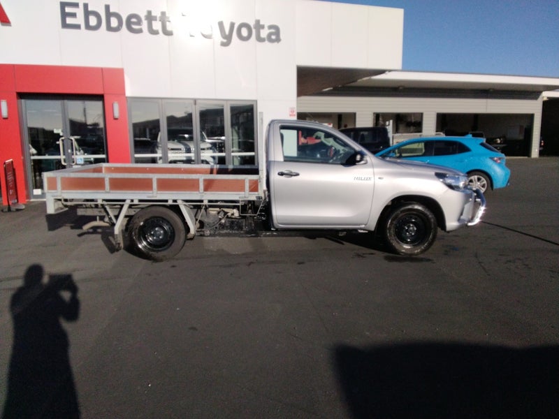 2018 Toyota Hilux 2WD S 2.8DT SINGLE CAB CHASSI... image 2