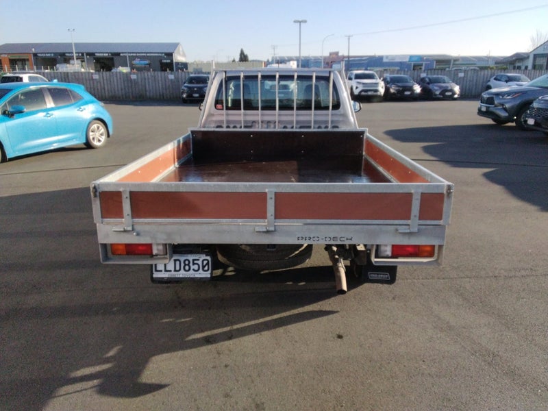 2018 Toyota Hilux 2WD S 2.8DT SINGLE CAB CHASSI... image 4