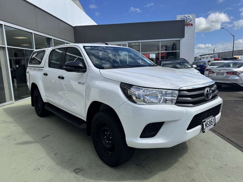 2018 Toyota Hilux 4WD SR 2.8DT Double Cab Autom... image 4