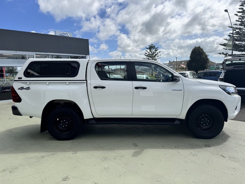 2018 Toyota Hilux 4WD SR 2.8DT Double Cab Autom... image 5