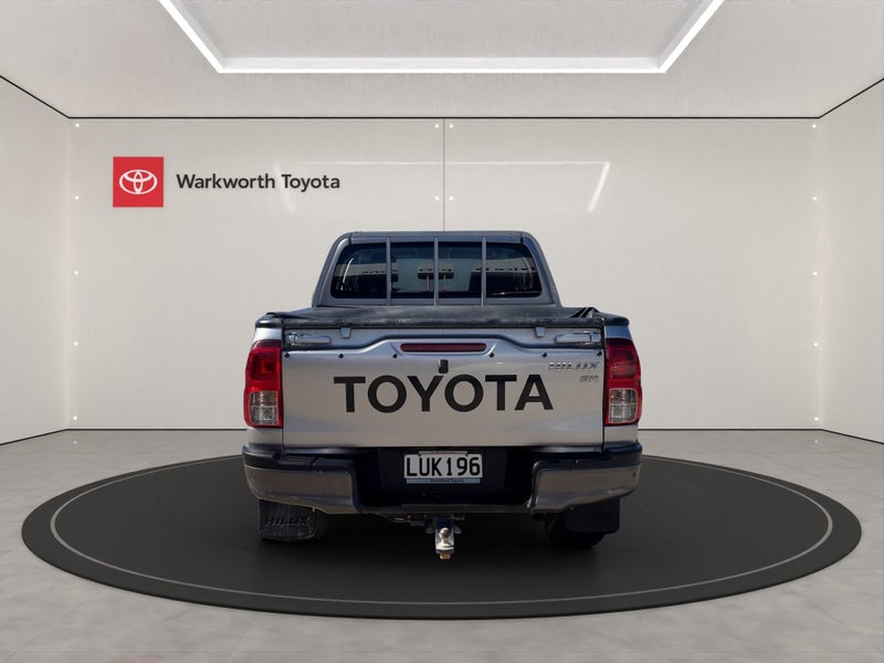 2018 Toyota Hilux 4WD SR 2.8DT DOUBLE CAB UTE/4... image 5