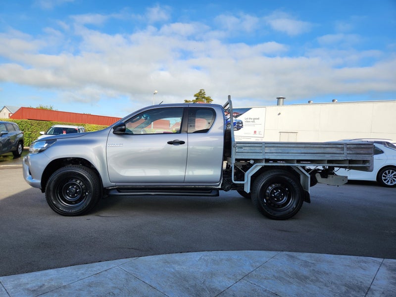 2018 Toyota Hilux 4WD SR 2.8DT EXTRA CAB image 5