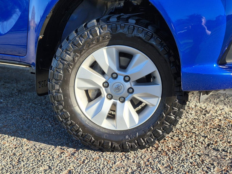 2018 Toyota Hilux 4WD SR 2.8DT EXTRA CAB CHASSI... image 2
