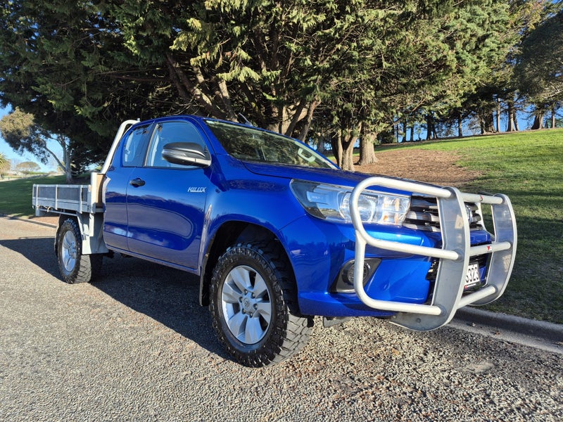 2018 Toyota Hilux 4WD SR 2.8DT EXTRA CAB CHASSI... image 3