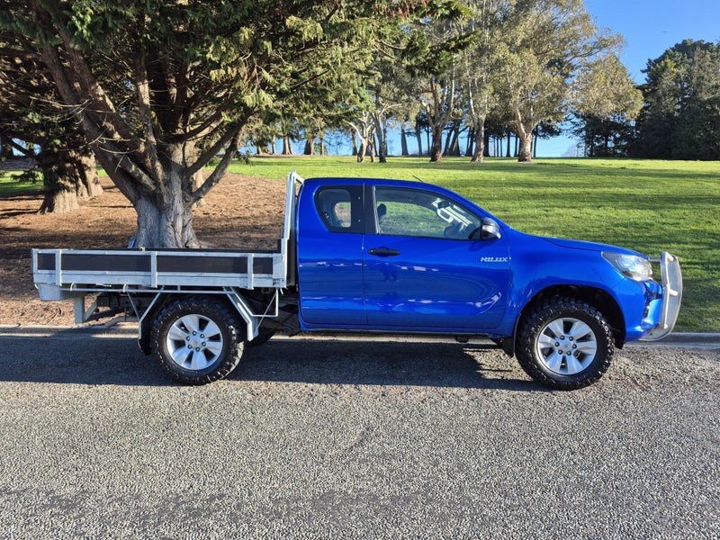 2018 Toyota Hilux 4WD SR 2.8DT EXTRA CAB CHASSI... image 4