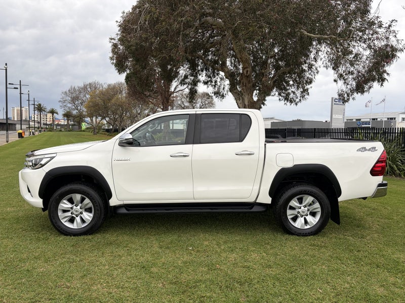 2018 Toyota Hilux 4WD SR5 2.8DT Automatic Doubl... image 4