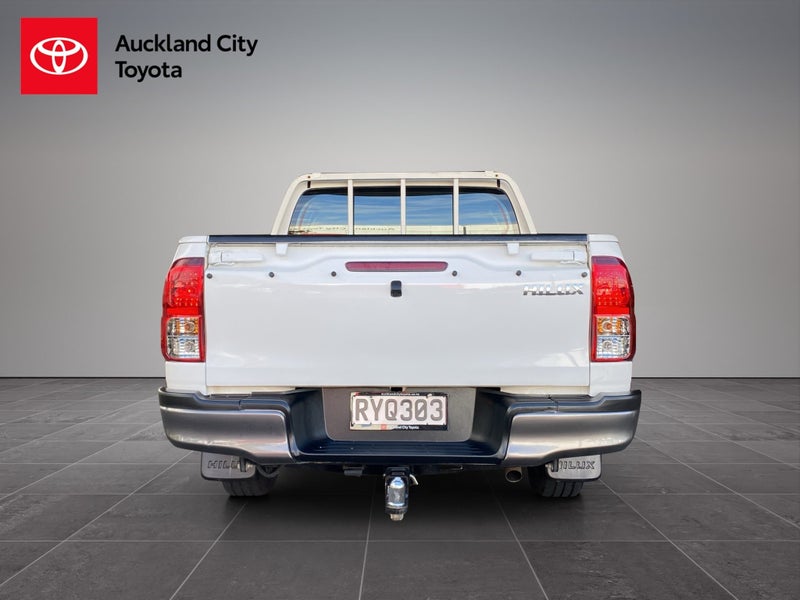 2018 Toyota Hilux S 2.8DT DOUBLE CAB 2WD UTE 5MT image 4