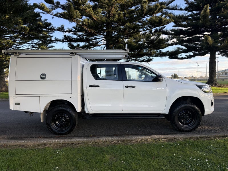 2018 Toyota Hilux SR 2.8DT Automatic 4WD Double... image 3