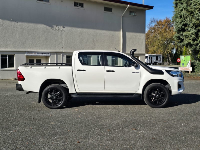 2018 Toyota Hilux SR PreRunner 2WD image 2