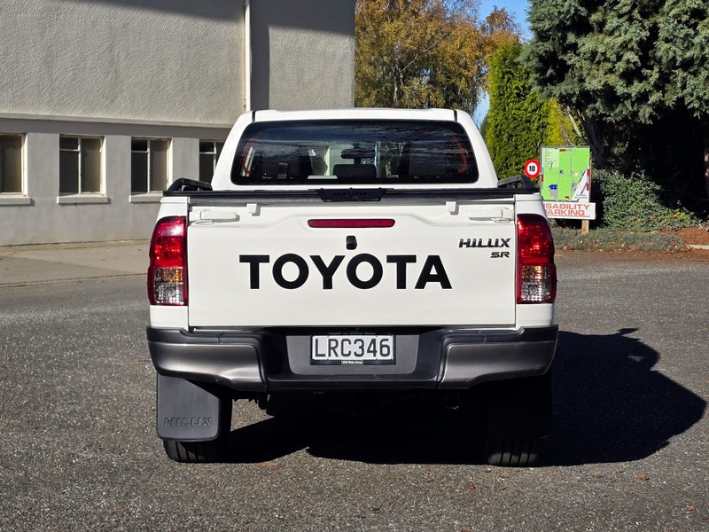 2018 Toyota Hilux SR PreRunner 2WD image 4