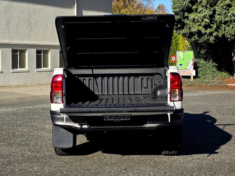 2018 Toyota Hilux SR PreRunner 2WD image 5