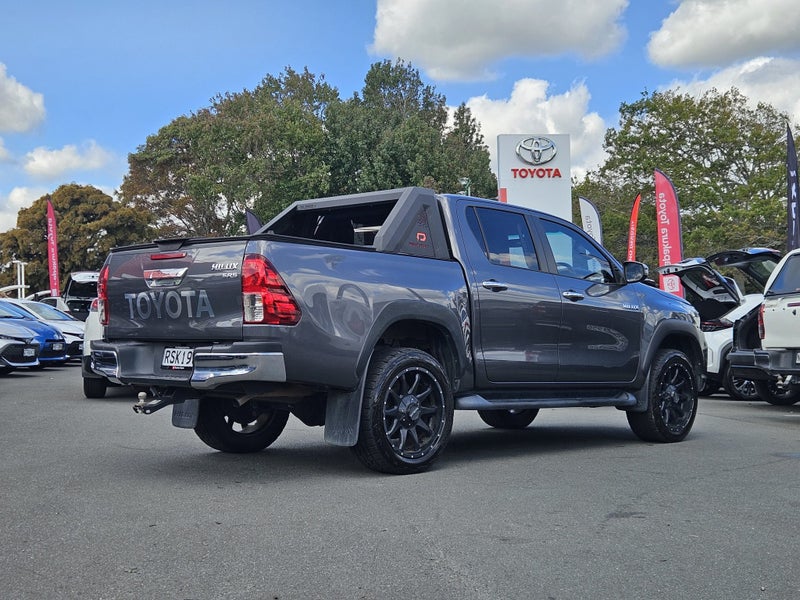 2018 Toyota Hilux SR5 2.8DT 6MT 2WD image 3