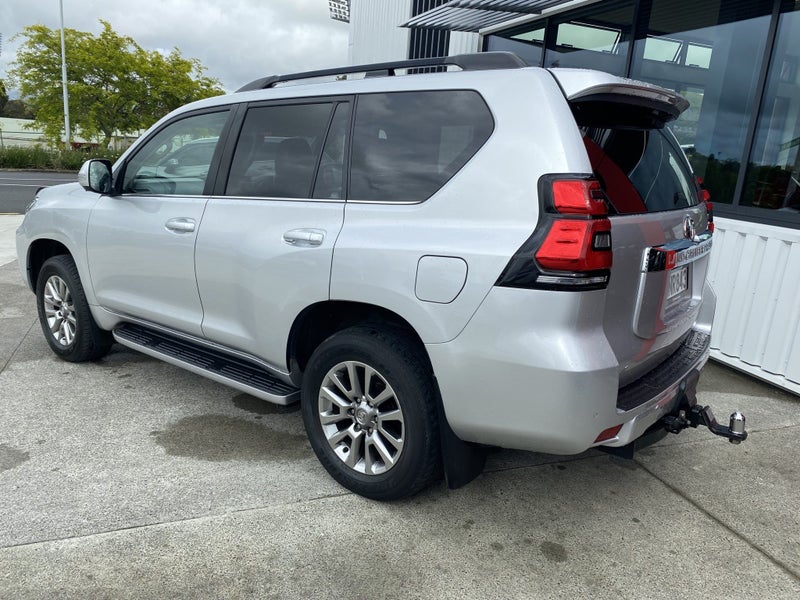 2018 Toyota Land Cruiser Prado VX Limited 2.8D... image 3