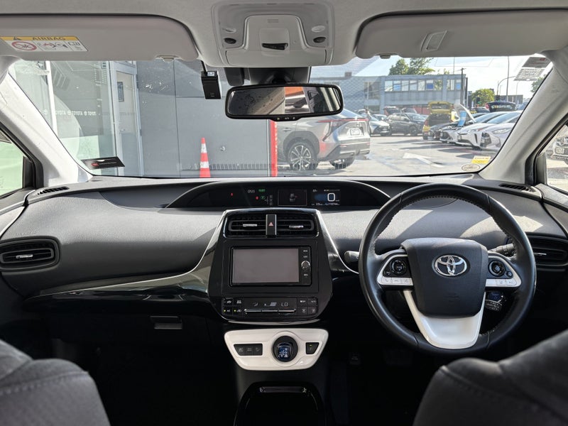 2018 Toyota Prius 1.8 Hybrid S Safety Plus image 2