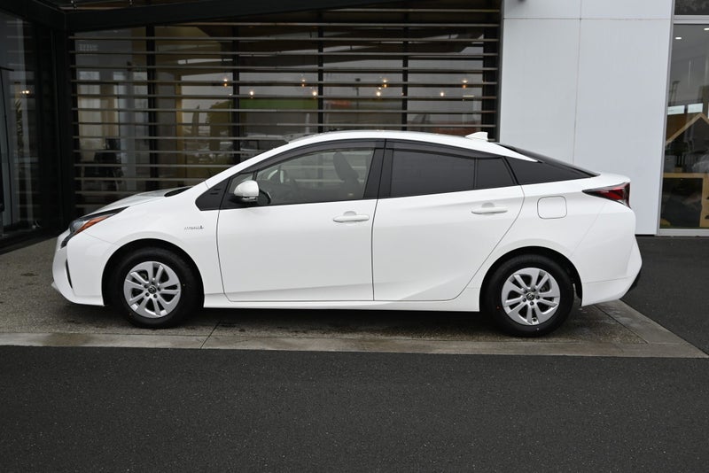 2018 Toyota Prius 1.8 Petrol Hybrid E FWD Hatch... image 3
