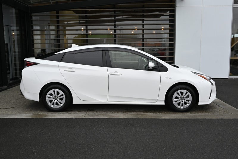 2018 Toyota Prius 1.8 Petrol Hybrid E FWD Hatch... image 5