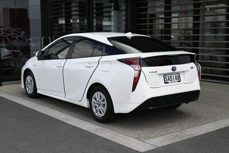 2018 Toyota Prius 1.8 Petrol Hybrid FWD Hatchback image 2