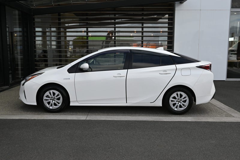 2018 Toyota Prius 1.8 Petrol Hybrid FWD Hatchback image 3