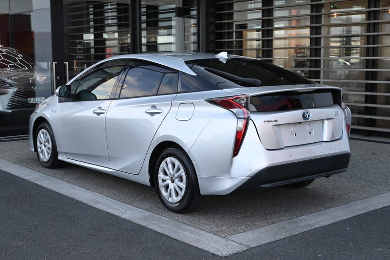 2018 Toyota Prius 1.8 Petrol Hybrid S FWD Hatch... image 2