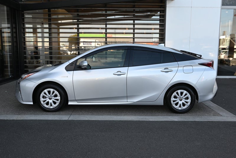2018 Toyota Prius 1.8 Petrol Hybrid S FWD Hatch... image 3