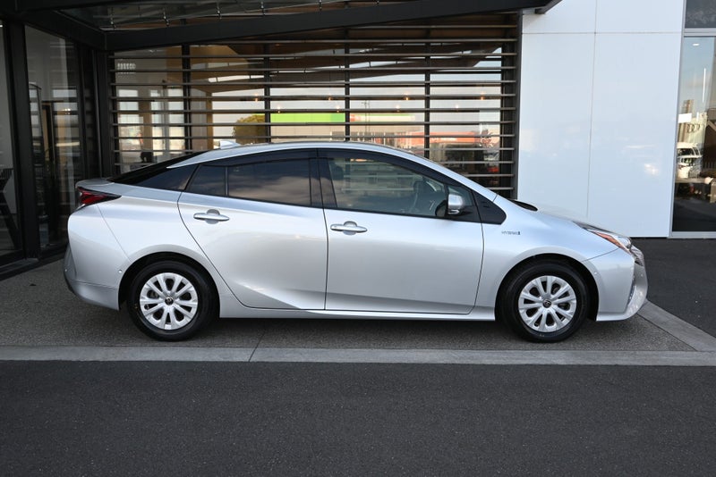 2018 Toyota Prius 1.8 Petrol Hybrid S FWD Hatch... image 5