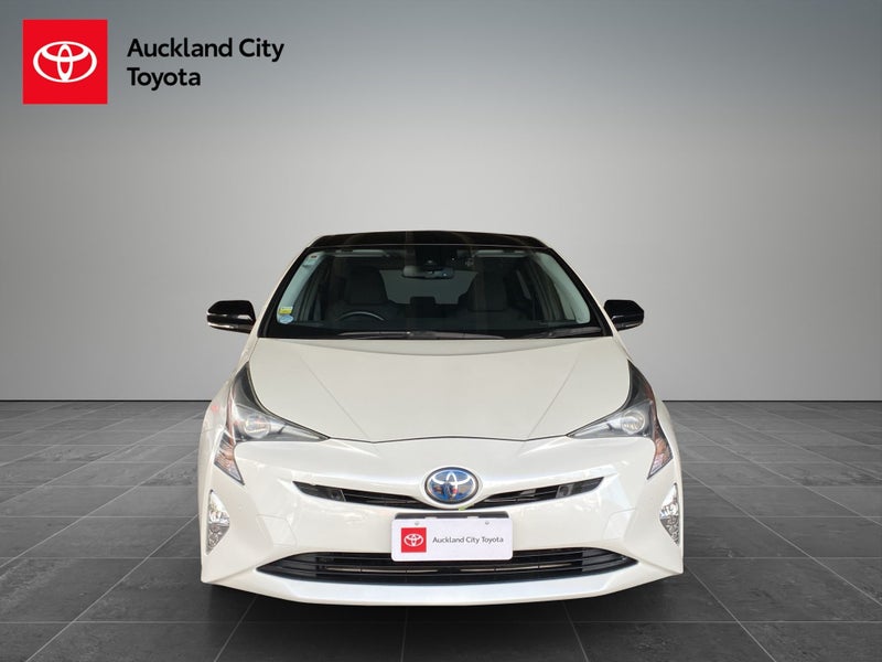 2018 Toyota Prius 1.8 S Safety Plus 2 Tone 5 Dr... image 2