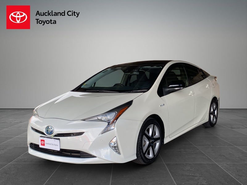 2018 Toyota Prius 1.8 S Safety Plus 2 Tone 5 Dr... image 3