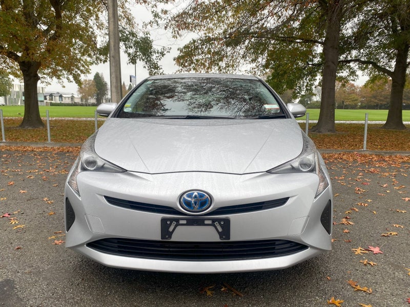 2018 Toyota Prius 1.8L Hybrid CVT FWD image 3