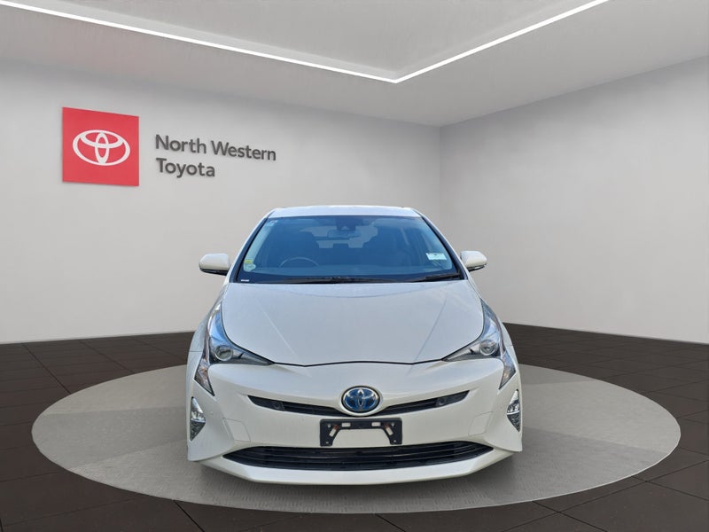 2018 Toyota Prius 1.8L Hybrid S 2WD Hatchback image 2