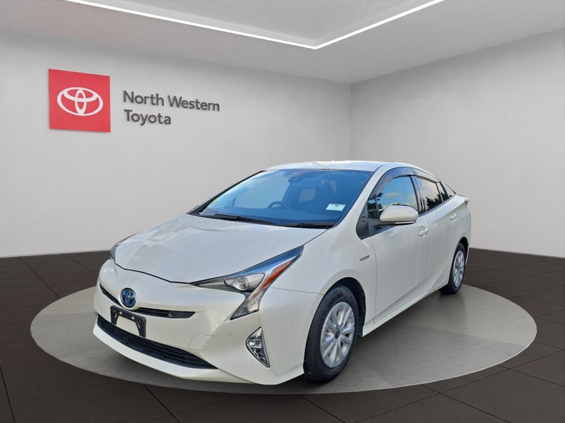 2018 Toyota Prius 1.8L Hybrid S 2WD Hatchback image 3