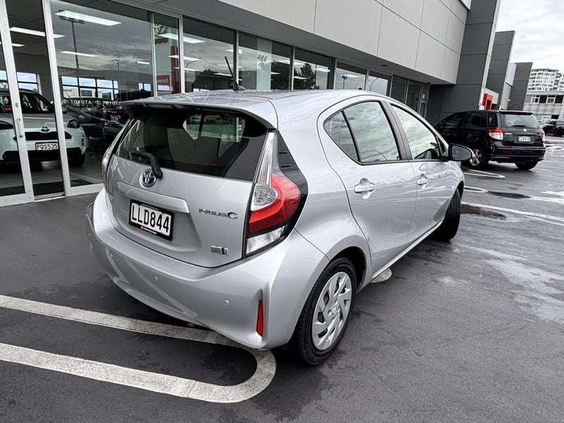 2018 Toyota Prius C GX 1.5 HYBRID ECONOMICAL HATCH image 3