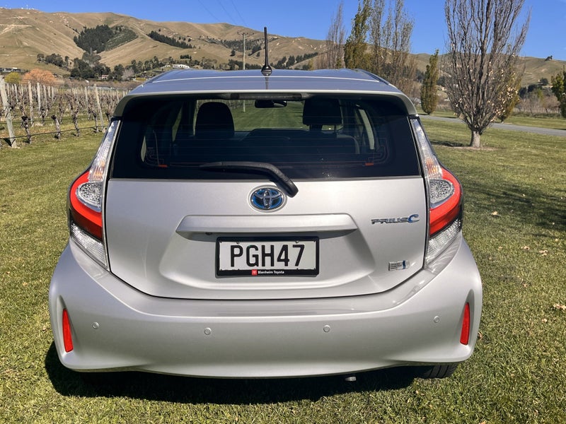 2018 Toyota Prius C GX 1.5P HV ECVT FWD HB/5D/5S image 5