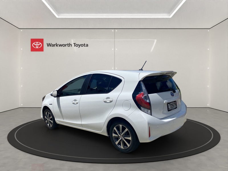 2018 Toyota Prius C SX 1.5P HV ECVT FWD HB/5D/5S image 3