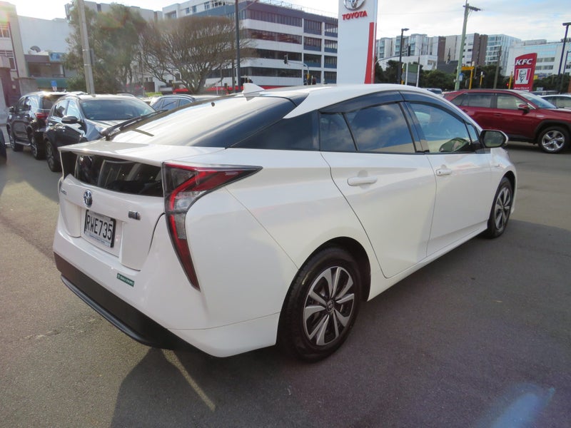 2018 Toyota Prius Hybrid S 1.8 image 4