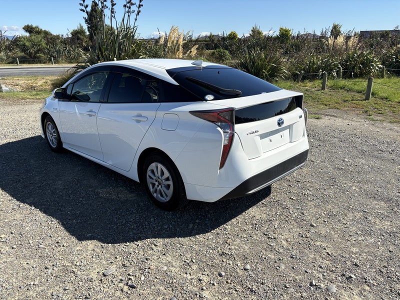 2018 Toyota Prius Hybrid S 1.8 5 Dr Hatch CVT 2WD image 2