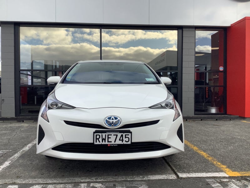 2018 Toyota Prius Hybrid S 1.8 Hatch image 2