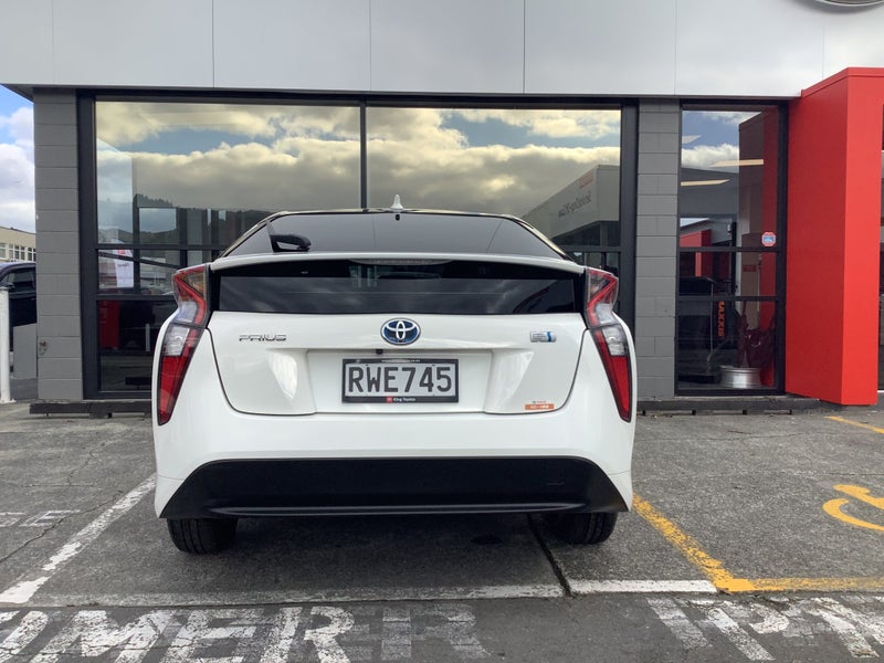 2018 Toyota Prius Hybrid S 1.8 Hatch image 4
