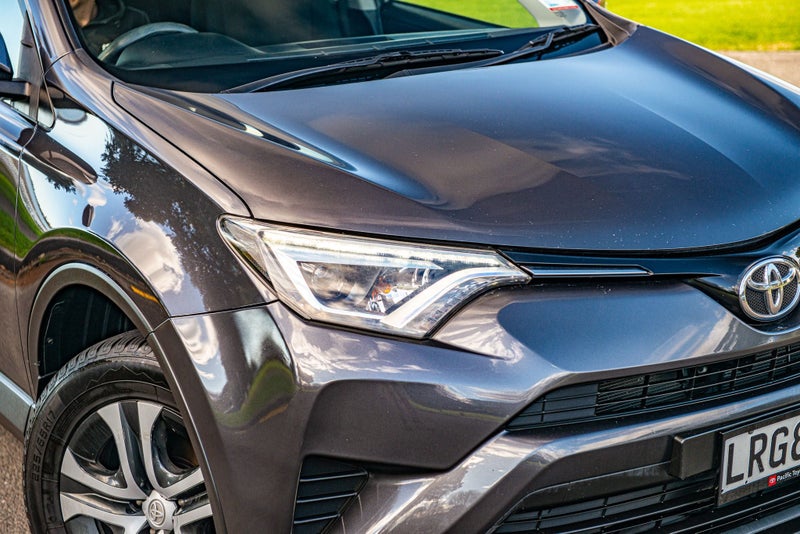 2018 Toyota RAV4 GX FWD 2.0P image 2