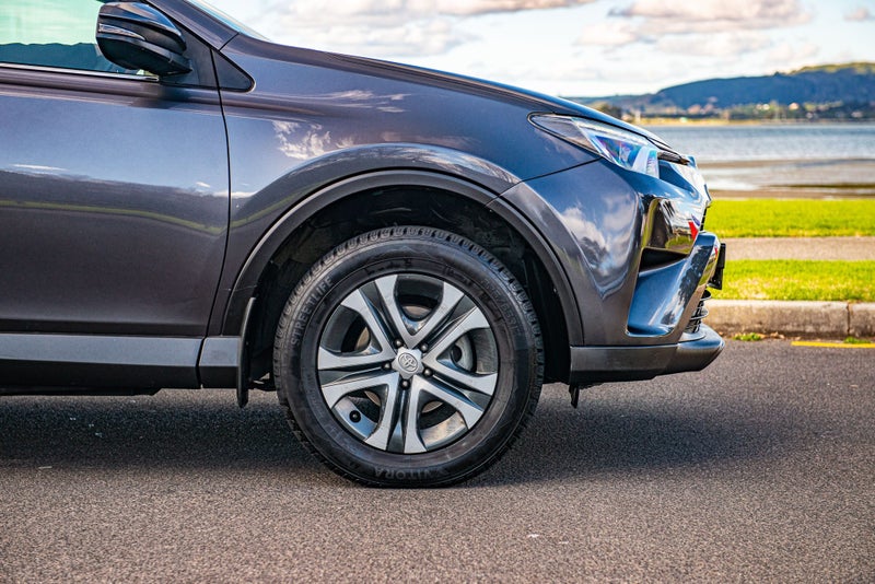 2018 Toyota RAV4 GX FWD 2.0P image 4